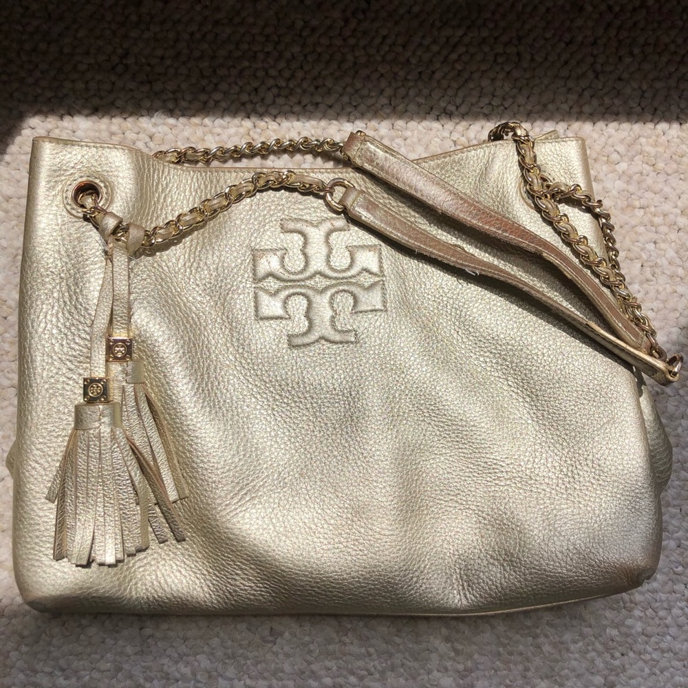 Tory Burch Thea Slouchy Chain Tote Bag in Gold - Picture 9 of 10